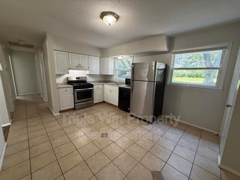 HAZELWOOD House: 6917 BERKRIDGE CT