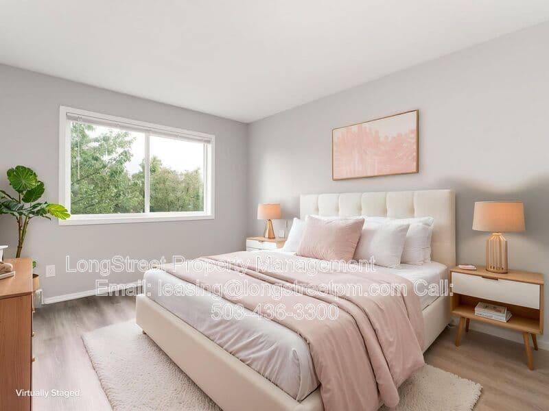 Portland Apartment: 8310 SE Rhine St