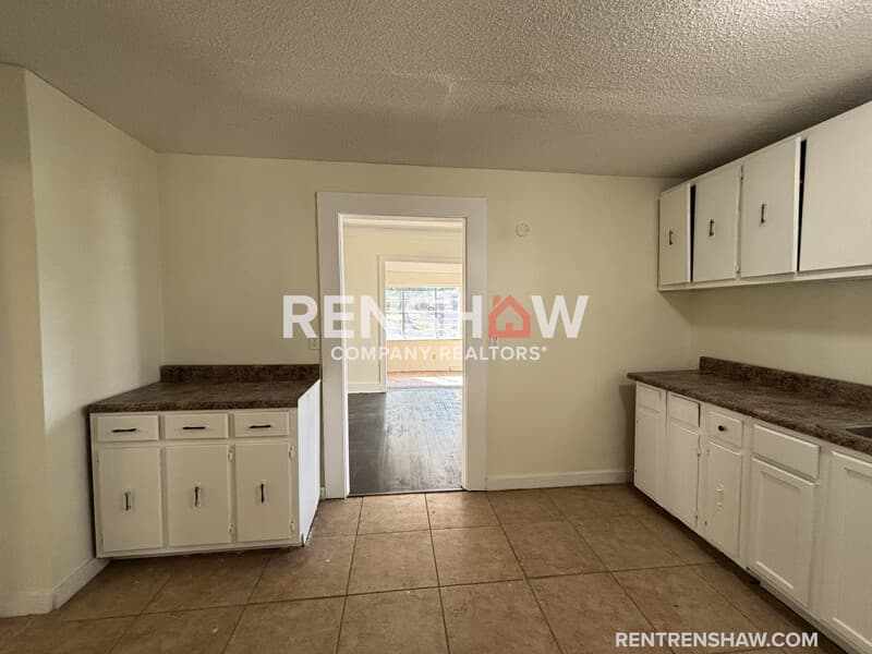 Memphis House: 1294 S Barksdale St