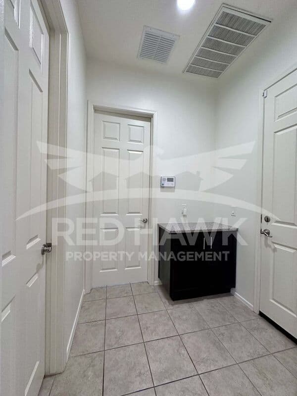 Gilbert House: 991 E Holland Park Dr