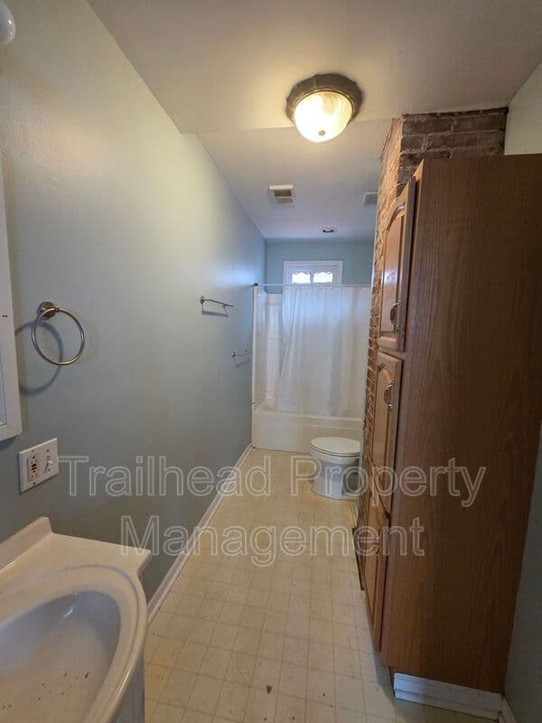 Kansas City House: 219 N Monroe