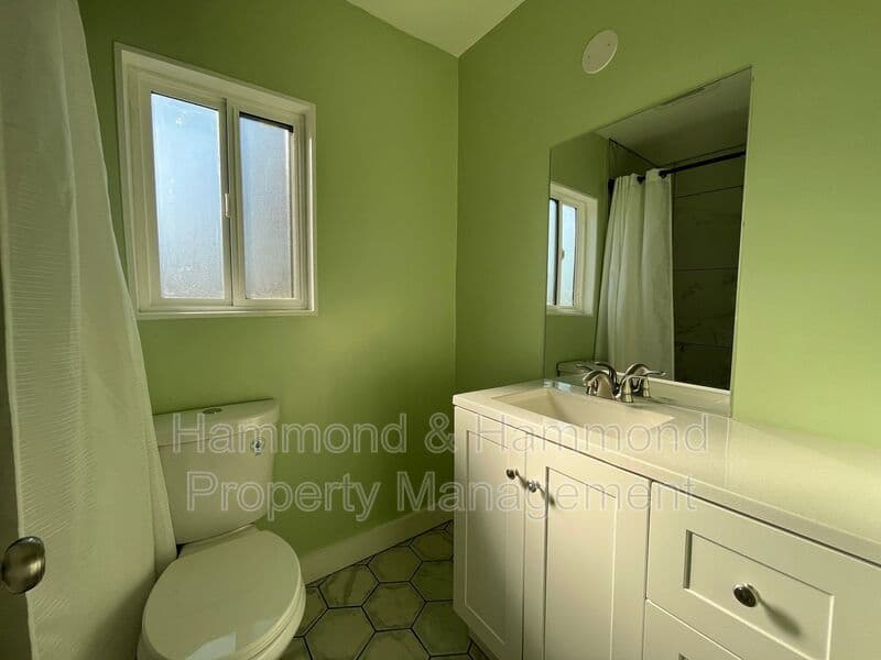 Van Nuys Condo: 5722 Woodman Ave.