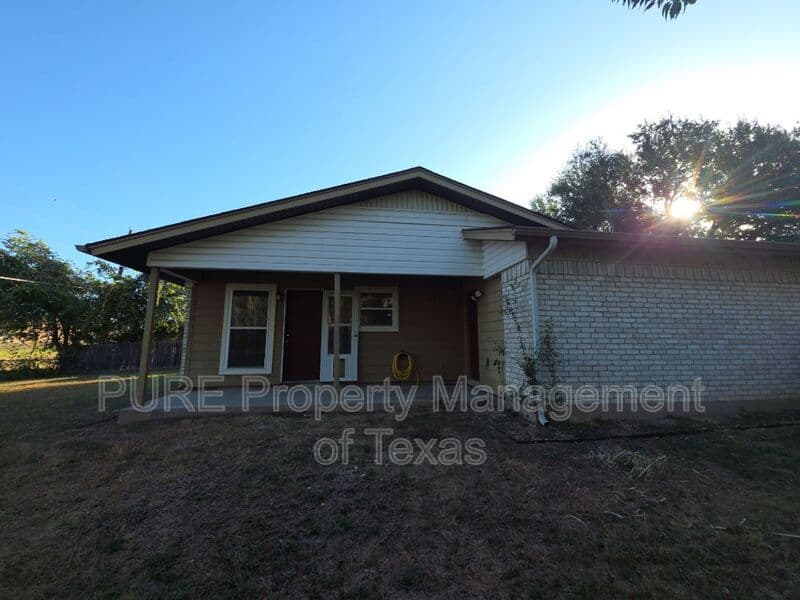 Elgin House: 304 McClendon Dr