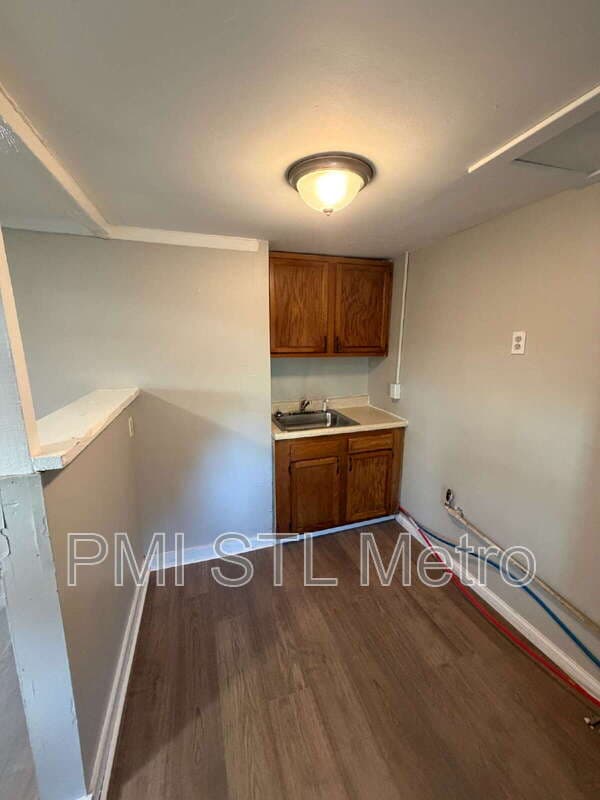 St. Louis House: 5548 Jennings Station Road