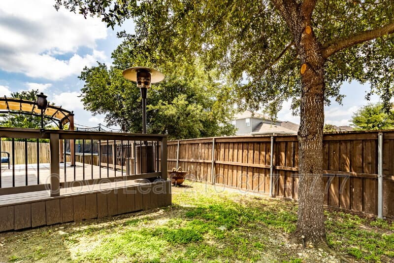 Schertz House: 764 Clearbrook Ave