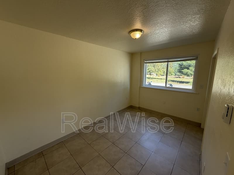 Glendale Condo: 552 Pacific Ave
