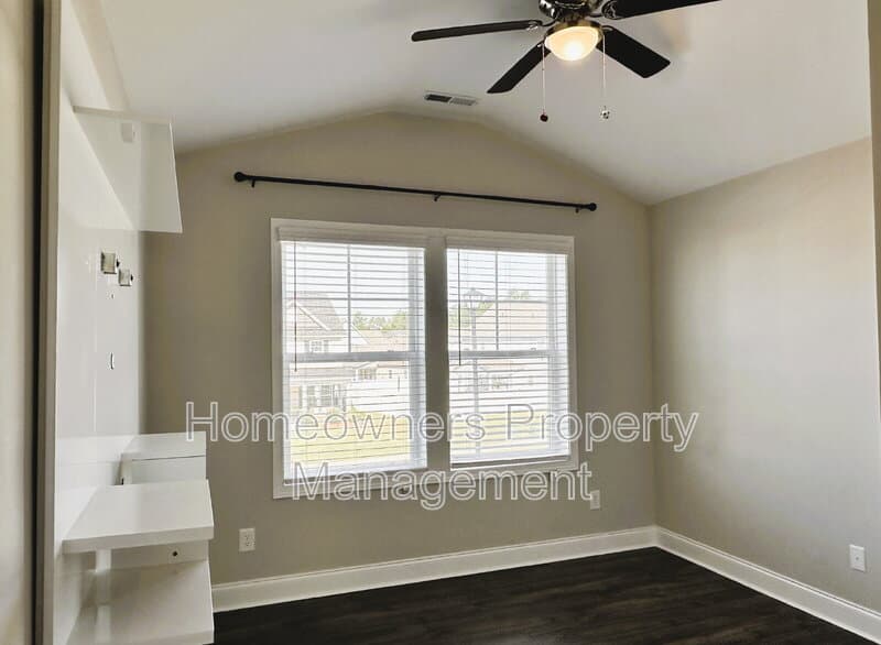 Raeford House: 143 Cromwell Court