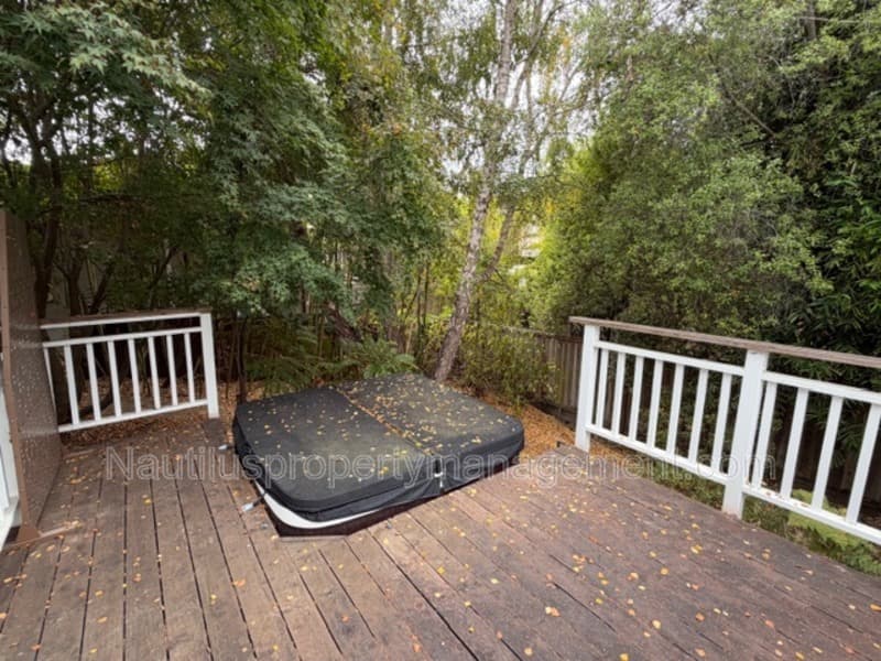 Santa Cruz House: 221 Blackpoint Lane