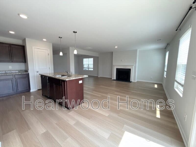Elgin House: 406 Eclipse Lane