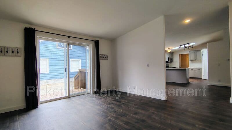 Port Orchard House: 11438 SE Regatta View Ln