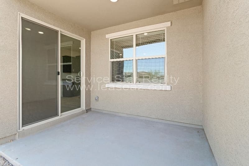 Surprise House: 25285 N 144th Ln