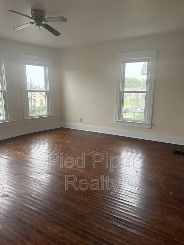 Freeport Condo: 817 S Benton Ave