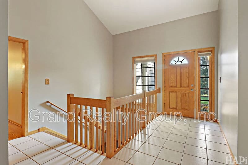 Lake Villa House: 128 Juniper Court