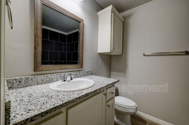 Edmond House: 6259 NW 177th Circle