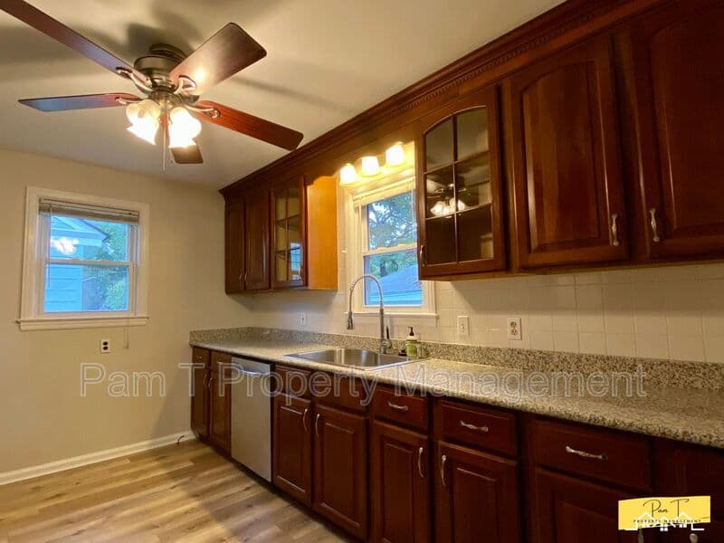 Savannah House: 304 Columbus Dr