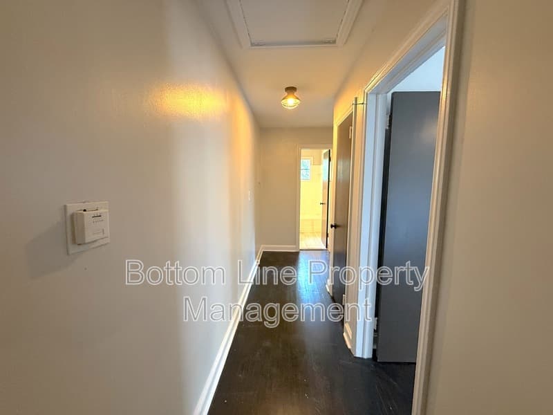 Charlotte Condo: 1945 Woodcrest Ave