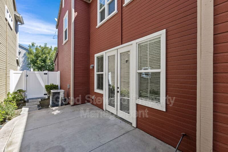 Ladera Ranch House: 6 Lindenwood Farm