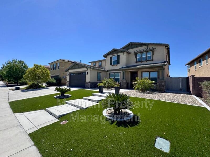 Murrieta House: 30197 Slate St