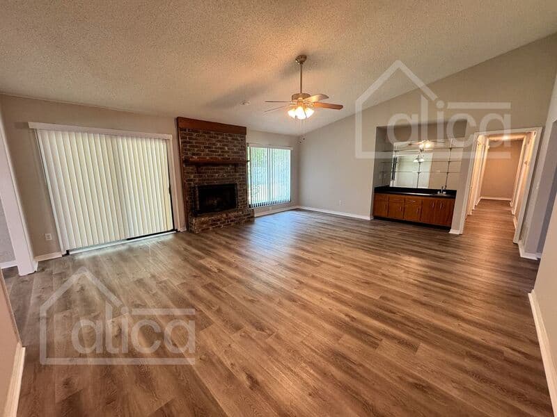 Orange Park House: 1959 Sussex Dr N