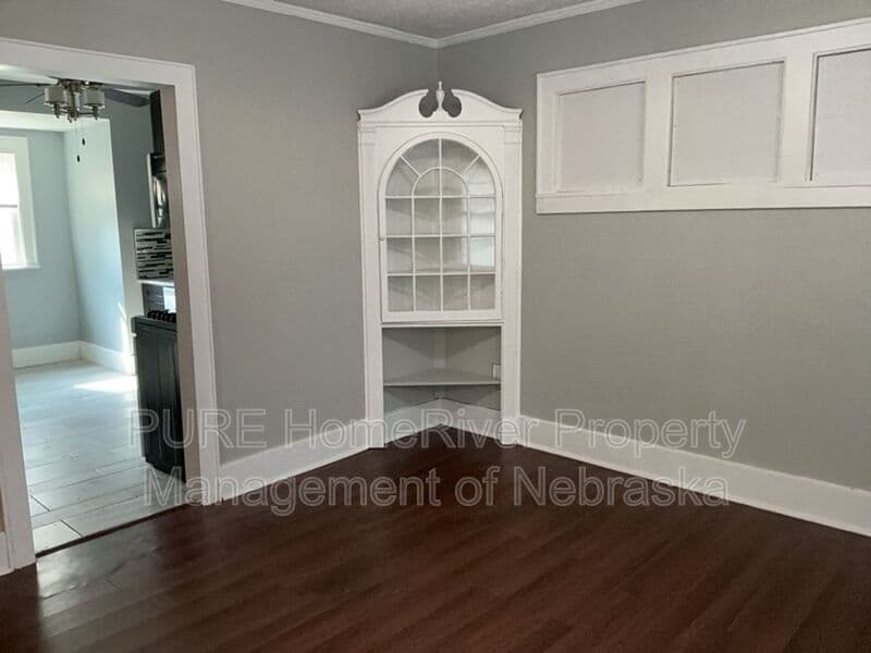 Omaha House: 1424 S 46th Street