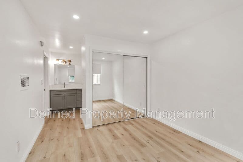 Los Angeles Condo: 1522 S. St Andrews Place