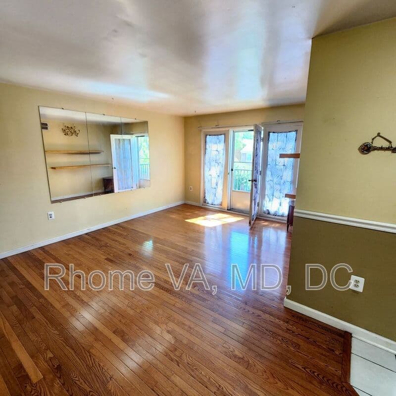Fairfax Condo: 9473 Fairfax Blvd