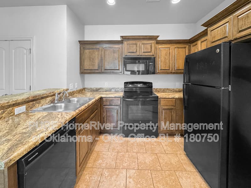 Oklahoma City House: 909 SW 92nd St
