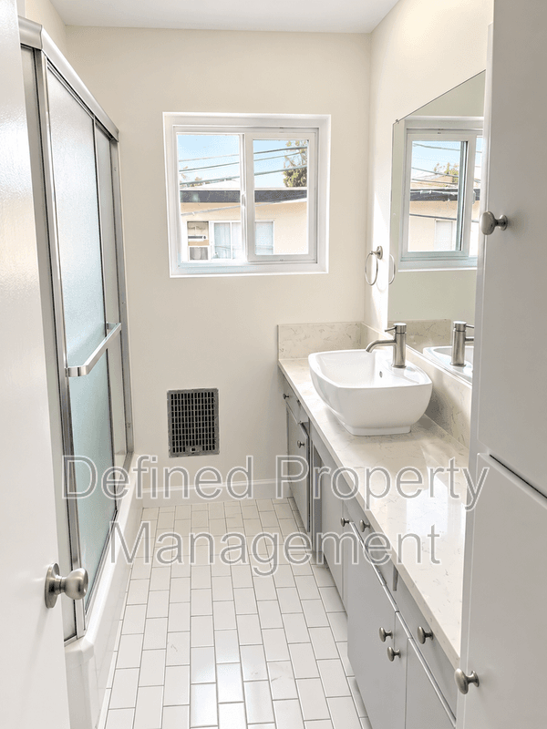 Los Angeles Condo: 5622 La Mirada Ave