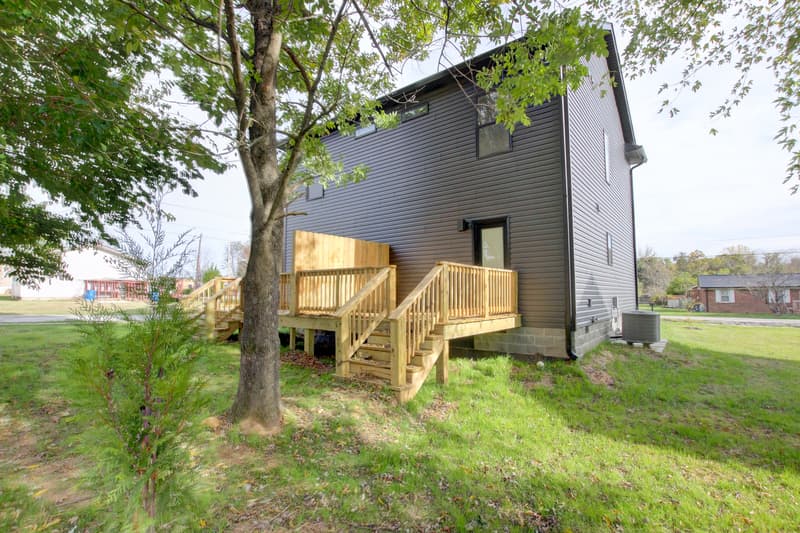 Guthrie House: 230 3rd Street