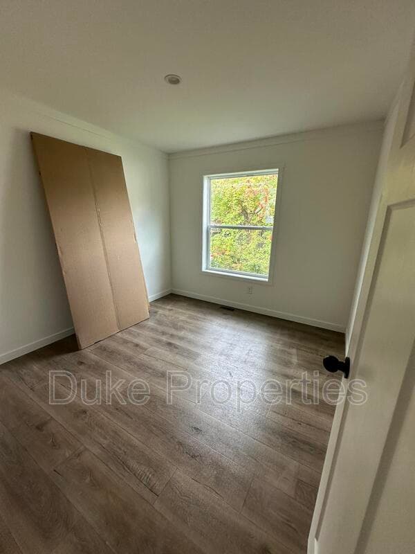 Utica House: 224 Tipperary Drive