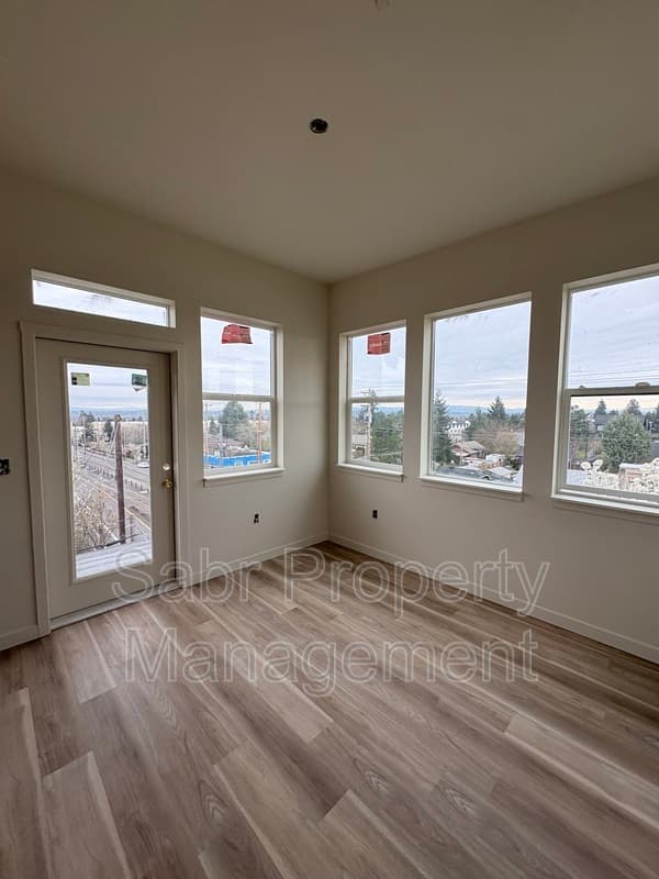 Portland Apartment: 1520 N Bryant St