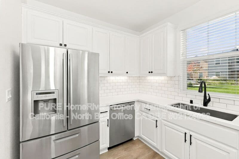 Santa Rosa Townhome: 511 Boyd St
