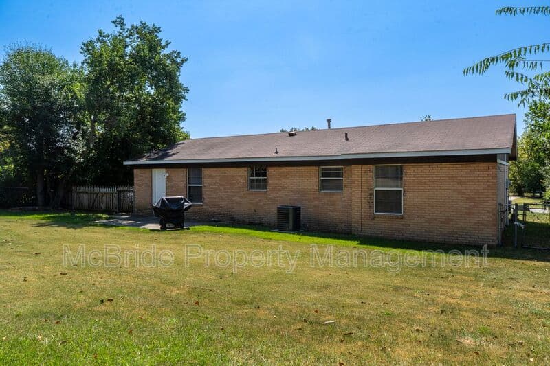 Augusta House: 3615 Goldfinch Drive