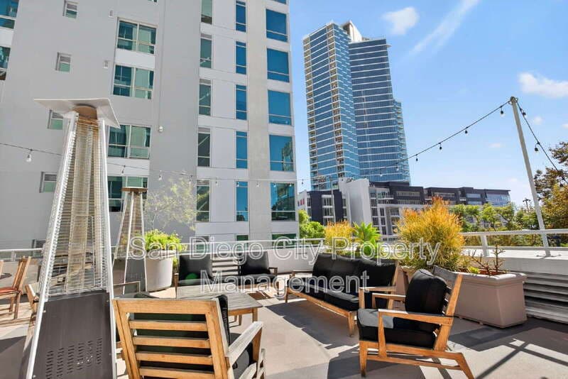 San Diego House: 253 10th Ave
