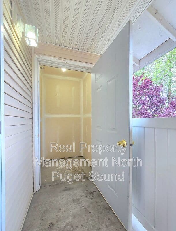 Marysville House: 11811 State Ave