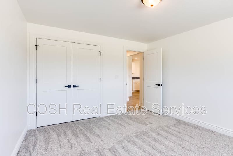 Clearwater House: 459 South Stoney Creek Street