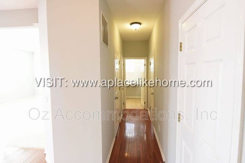 Olathe House: 22413 W 113th Ter