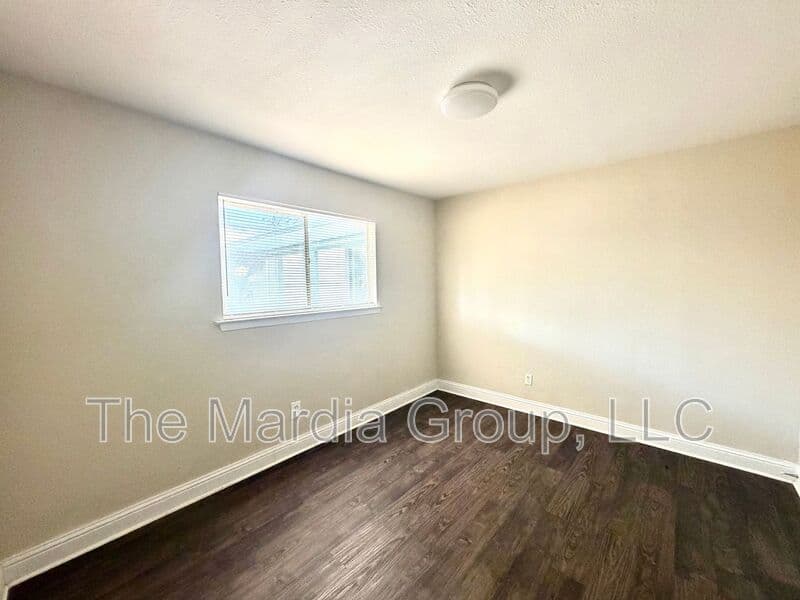 Irving House: 901 Redbird Dr