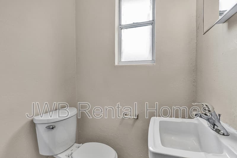 Jacksonville House: 1288 28th St W
