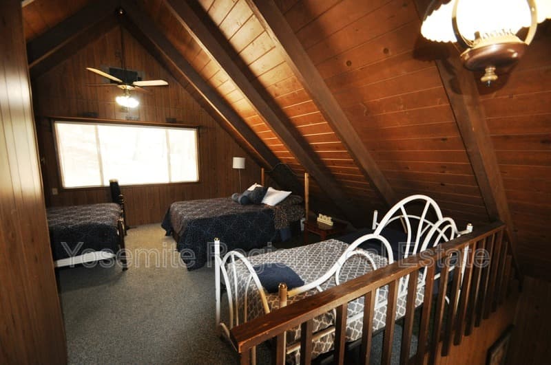 Groveland House: 20415 Pine Mountain Drive