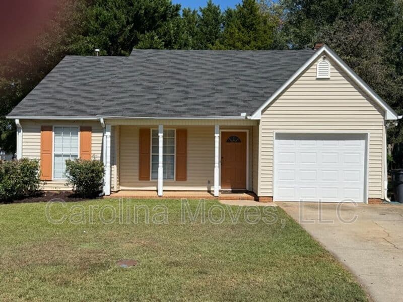 Simpsonville House: 124 W. Long Creek Ct.