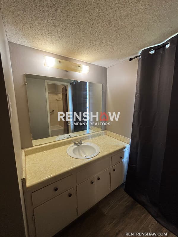 Bartlett Condo: 5352 Stage Rd