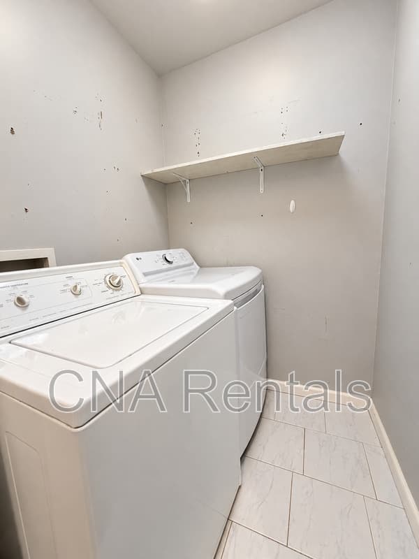 Smyrna House: 584 Taylor Dr SE