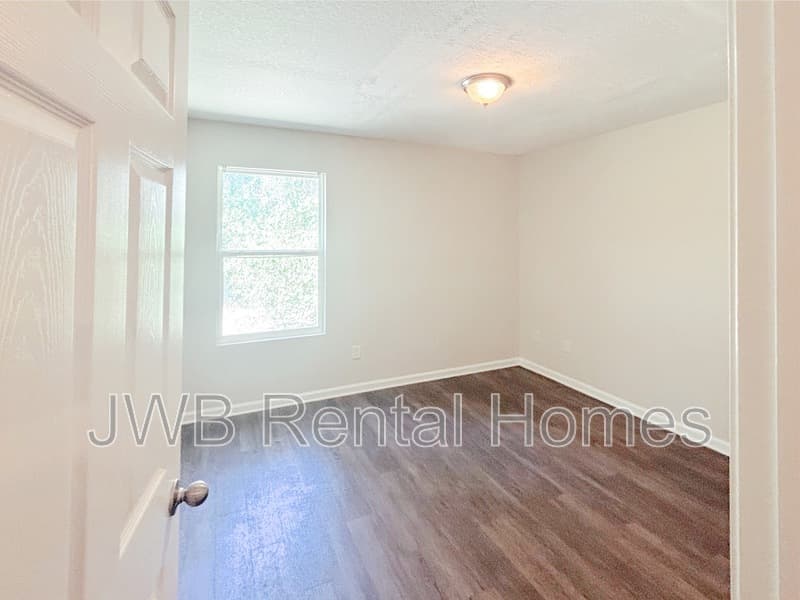 Jacksonville House: 4016 Spring Glen Rd