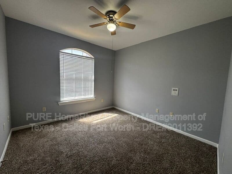 Grapevine Apartment: 400 Glade Road