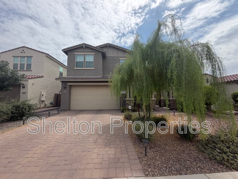 Glendale House: 5217 N 79th Dr