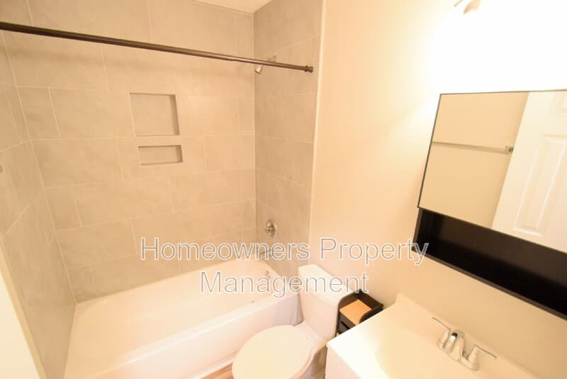 Fayetteville House: 4408 Chesterbrook Dr