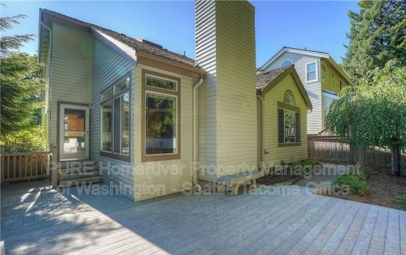 University Place House: 6109 83rd Ave W