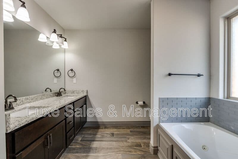 Edmond House: 6133 Oxnard St