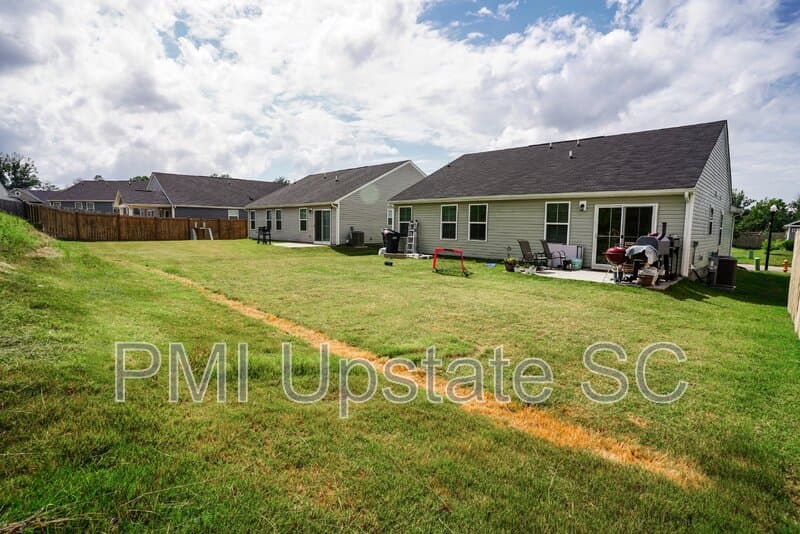 Greenville House: 215 Bending Branch Rd
